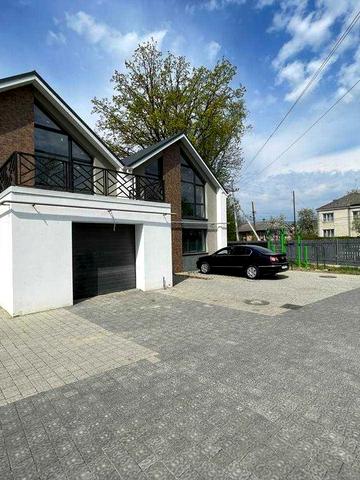 Готовий таунхаус з гаражем всього в 5хв їзди від центру міста