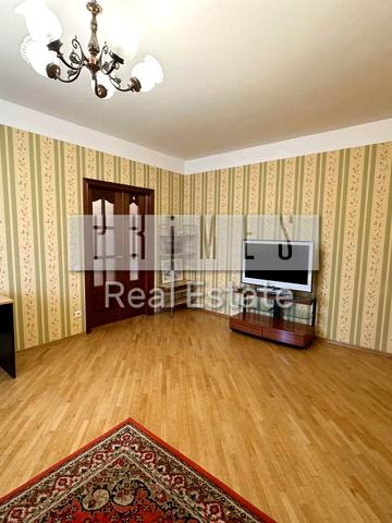 Василя Верховинця вул., 10