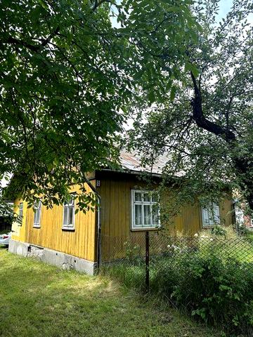 Продається будинок з земельною ділянкою 30 соток в м.Долина