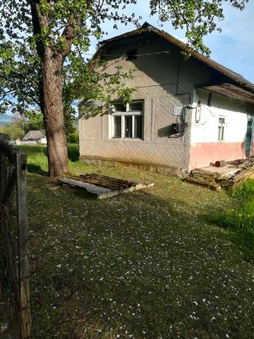 Продам житловий будинок з присадибною ділянкою