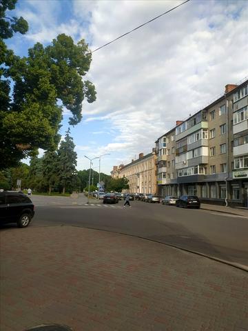 Стрітенська вул. (Комсомольська), 42