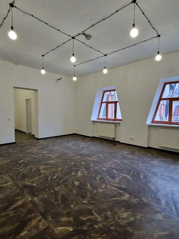 Воздвиженська вул., 22