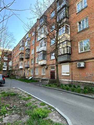 Продам 2-х кімнатну квартиру на вул. Незалежності (Титова), 2.