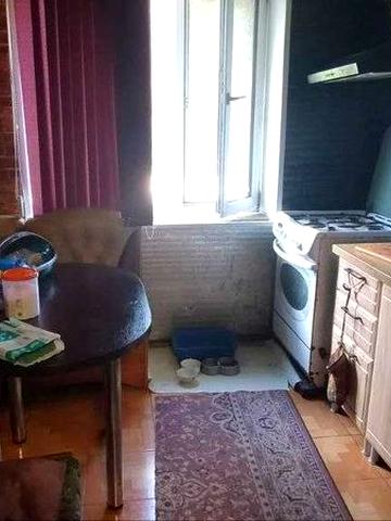 Продам 3-кімнатну квартиру під комерцію