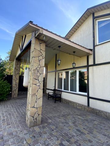 Полтавська вул., 4