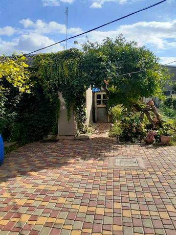 Продаются вместе : двухэтажный дом и одноэтажный дом  на Ленпоселке