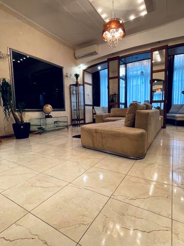 Просторная квартира с двумя спальнями недалеко от Львовской площади