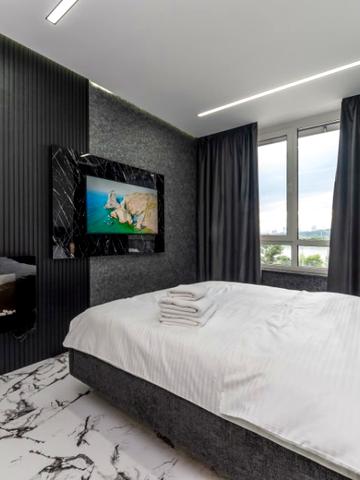 Роскошная студия с джакузи и камином