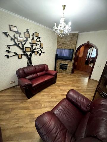 Продам Трехкомнатную квартиру проспект Почтовый (Карла Маркса).