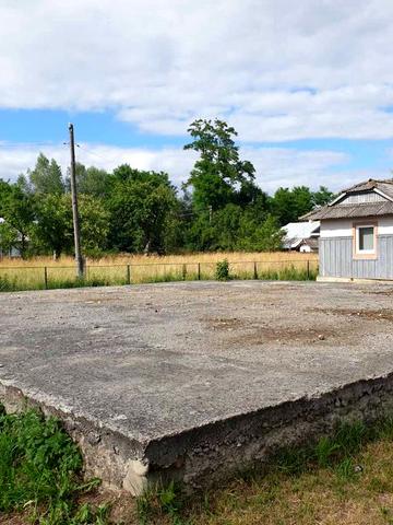 Продається ділянка з будинком та фундаментом під новобудову в с.Рожнів
