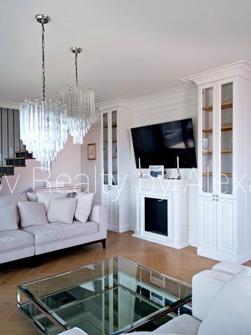 Отрадна вул., 15