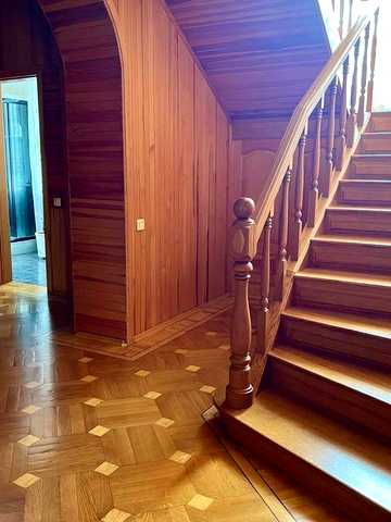 Продам дом 230 кв.м.  В центре г.Мерефа