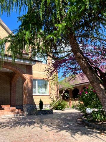 Продам дом 230 кв.м.  В центре г.Мерефа