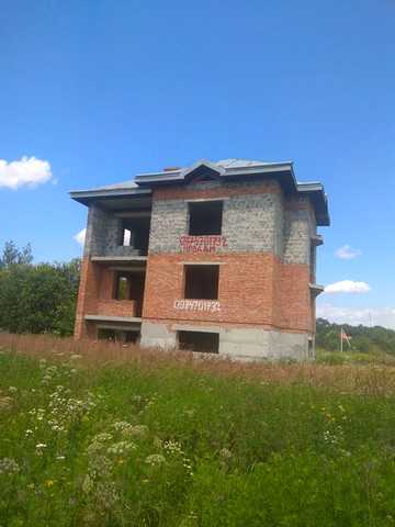 Незавершене будівництво будинок на 2 сім'ї на дві сім'ї