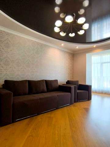 Продається трикімнатна квартира на Ближньому Замості