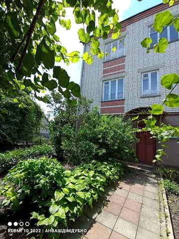 Просторий будинок для великої родини.