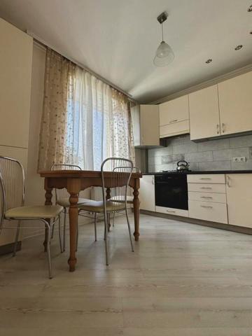 Двухкомнатная возле Порт Сити