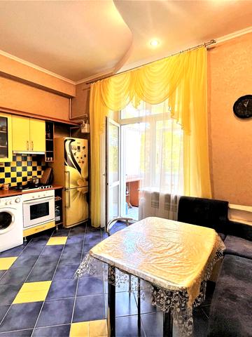 Переможців вул., 4