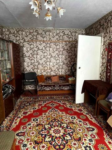 Квартира 2-х кімнатна+гараж біля будинку