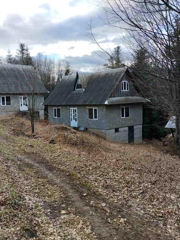 Незавершені будинки в місті Косів