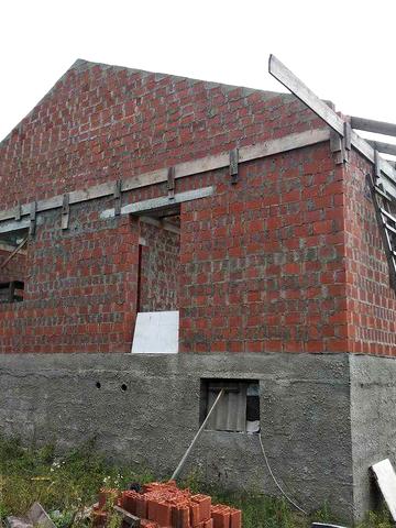 Строящийся новый дом. 30000.