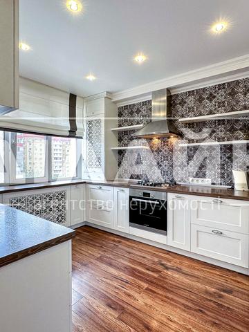 Володимира Українця вул., 57