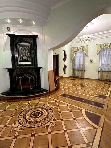 Продаю квартиру на земле в центре фасадный вход