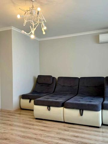 Набережна Перемоги вул., 62