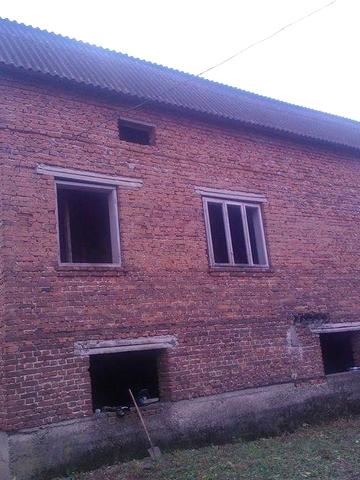 Продам цегляний будинок