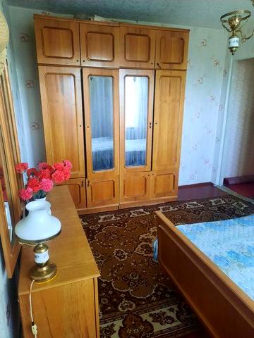 Продам 4-х кімнатну квартиру. + Гараж.