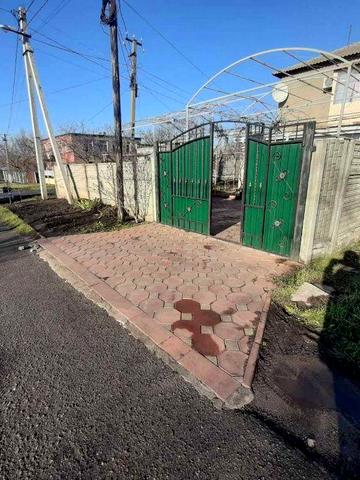 Продам 4 кімнатну квартиру в смт ДОБРОСЛАВ, (КОМІНТЕРНІВСЬКЕ)