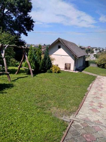 Будинок з великим подвірʼям та городом м. Зборів, Тернопільська обл.