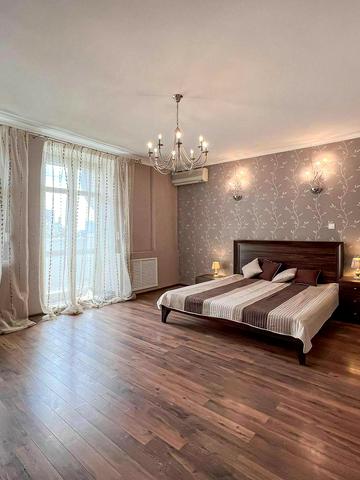 Академіка Богомольця вул., 7/14