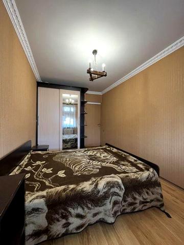 Продаю трикімнатну квартиру вул. Пятницька