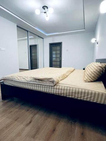 Просторная трехкомнатная квартира вблизи Железнодорожного вокзала