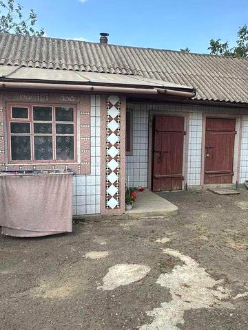 Продаж будинку в Сутисках