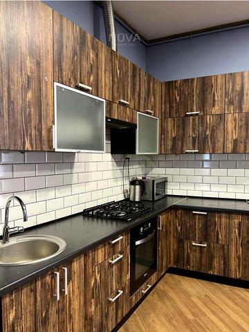 Князя Романа вул. (), 1