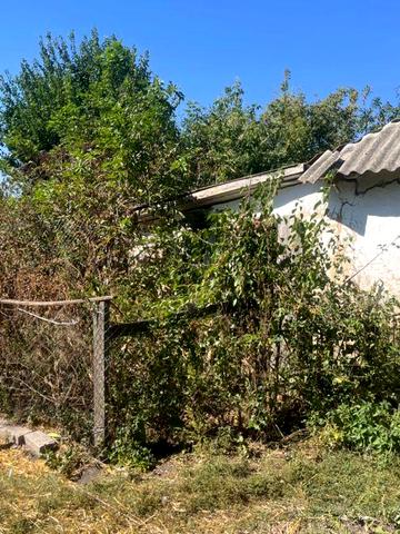 Старий будинок із земельною ділянкою