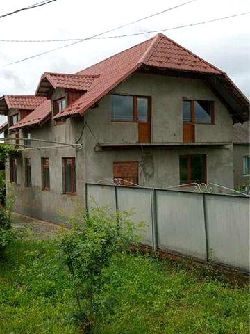 Продам 2 дома в одному дворі