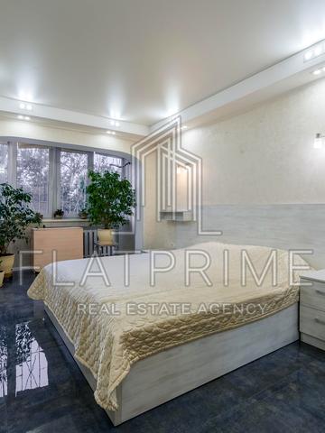 Івана Миколайчука вул. (Серафимовича), 3