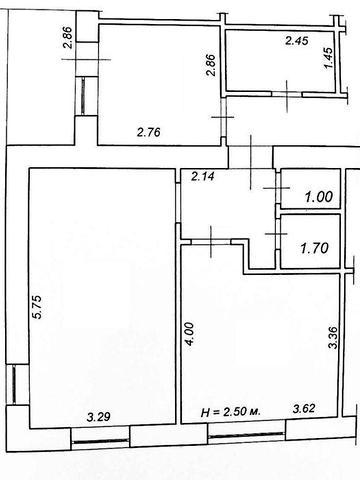 В центрі м. Заставна 2-х кімнатна квартира