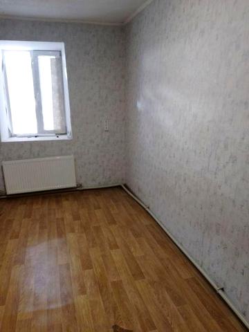 Продається будинок 
4 спальних кімнат, кухня, котельня, вана.
Пічне