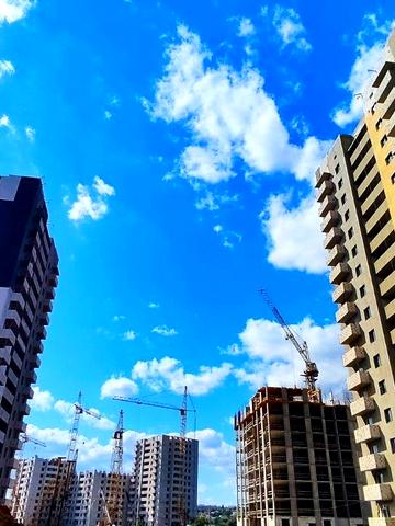 Нескорених вул. (Героїв Праці), 1