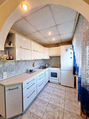 Гімназійна набережна вул. (Червоношкільна набережна), 18