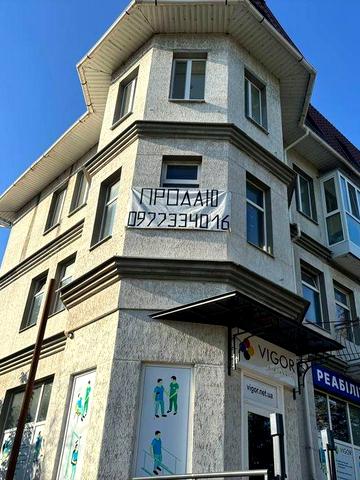 Продаж 3 - 4 кім. квартири 105 кв.м. по ул. Защука 40 А