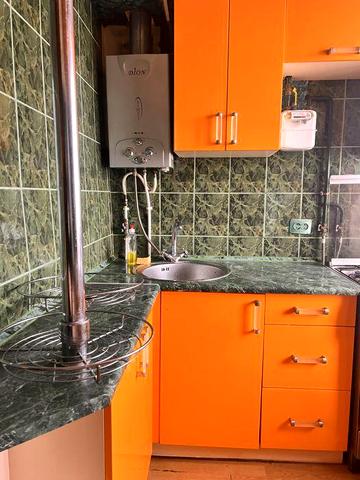 Продам квартиру 3 к Павлоград  (центр)газова колонка