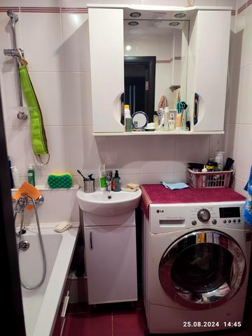 Космонавтів вул., 6