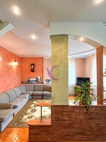 Просторий Будинок в передмісті.(Підгайці).