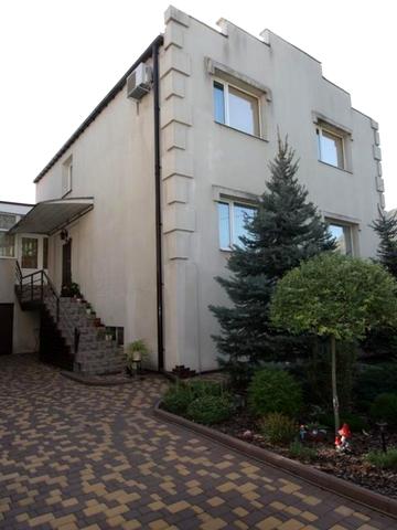 Немировича-Данченка вул.