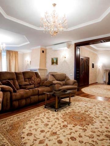 Привітна вул., 10